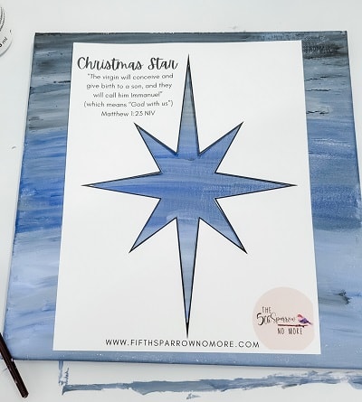 How to paint a Christmas star using a stencil
