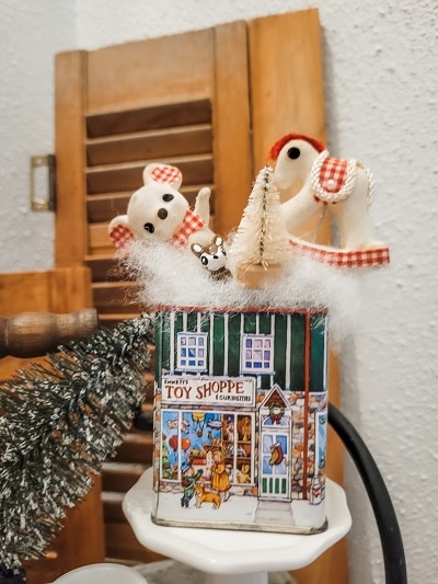 A new use for an old tin - a Christmas diorama