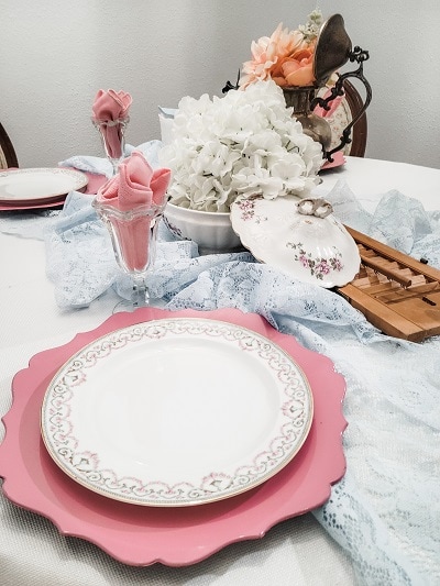 a shabby chic table for Spring