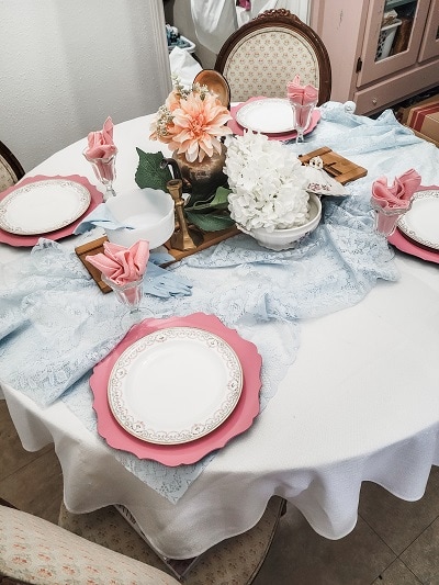 a shabby chic table for Spring