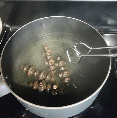 Cleaning handles with vinegar for desk makeover