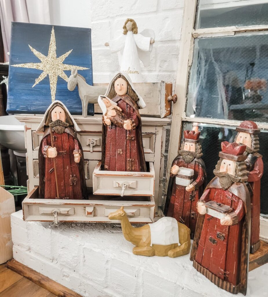 Nativity set in jewelry box