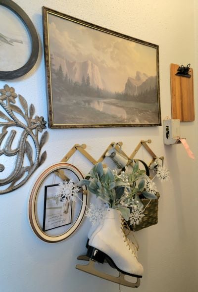 Simple Ideas To Decorate A Winter Entryway