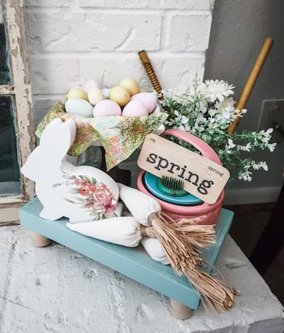 How do easily decorate a beautiful Easter mantel for Spring time? With cheerful pastel colors, bunnies, flower and more.