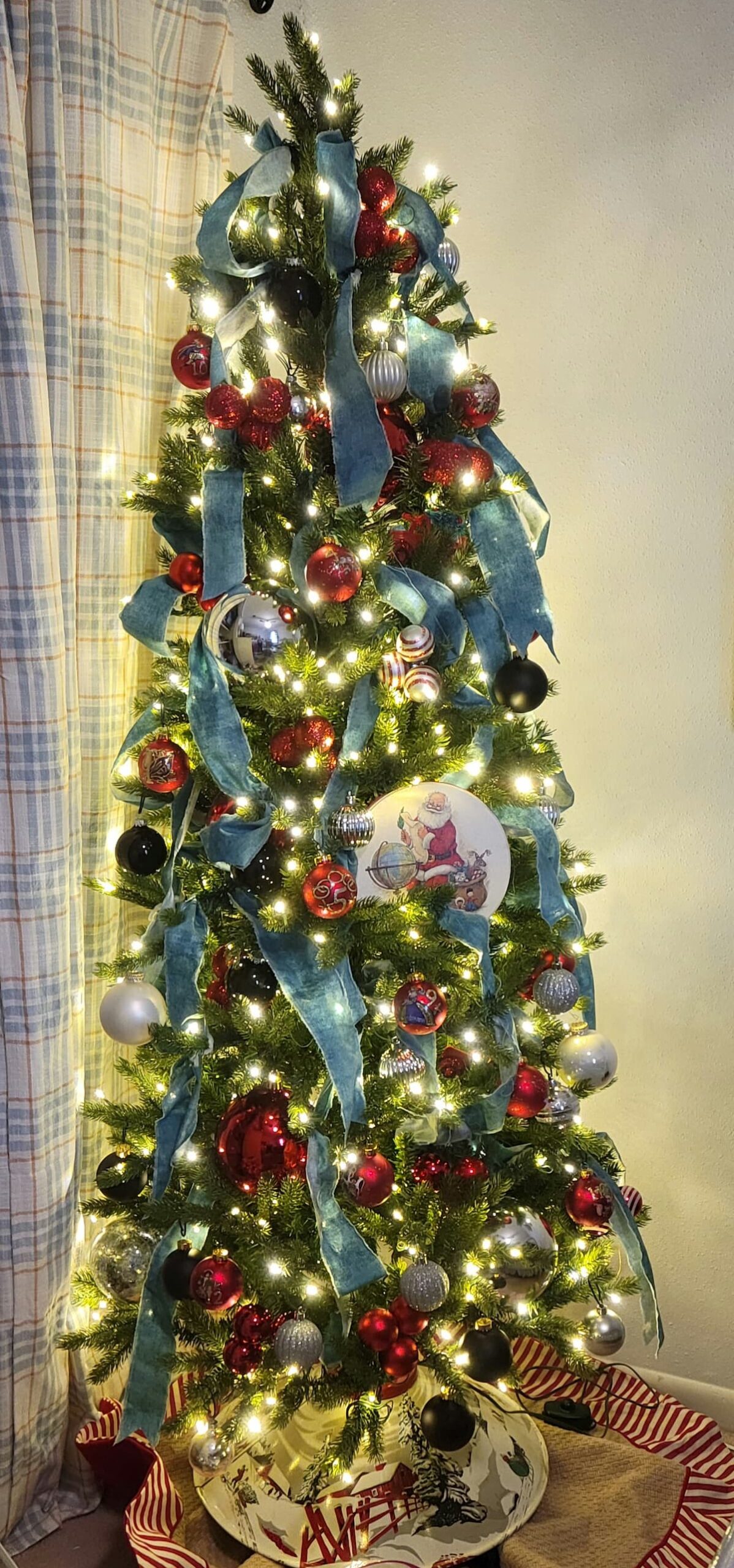 The Best Ideas To Decorate A Pencil Christmas Tree