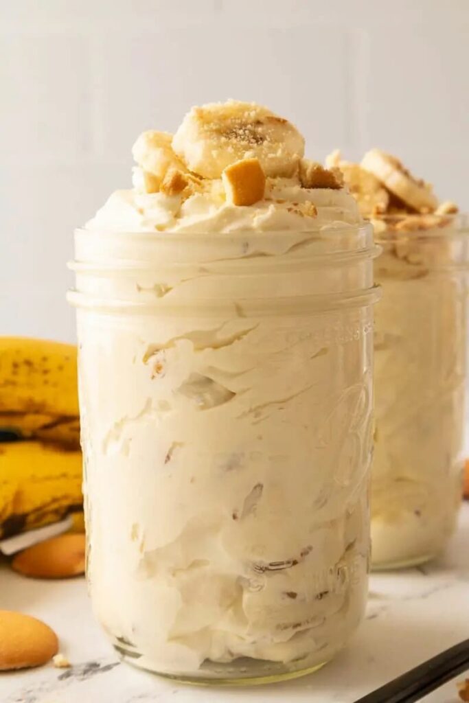 Mason Jar of pudding bananas and cookies