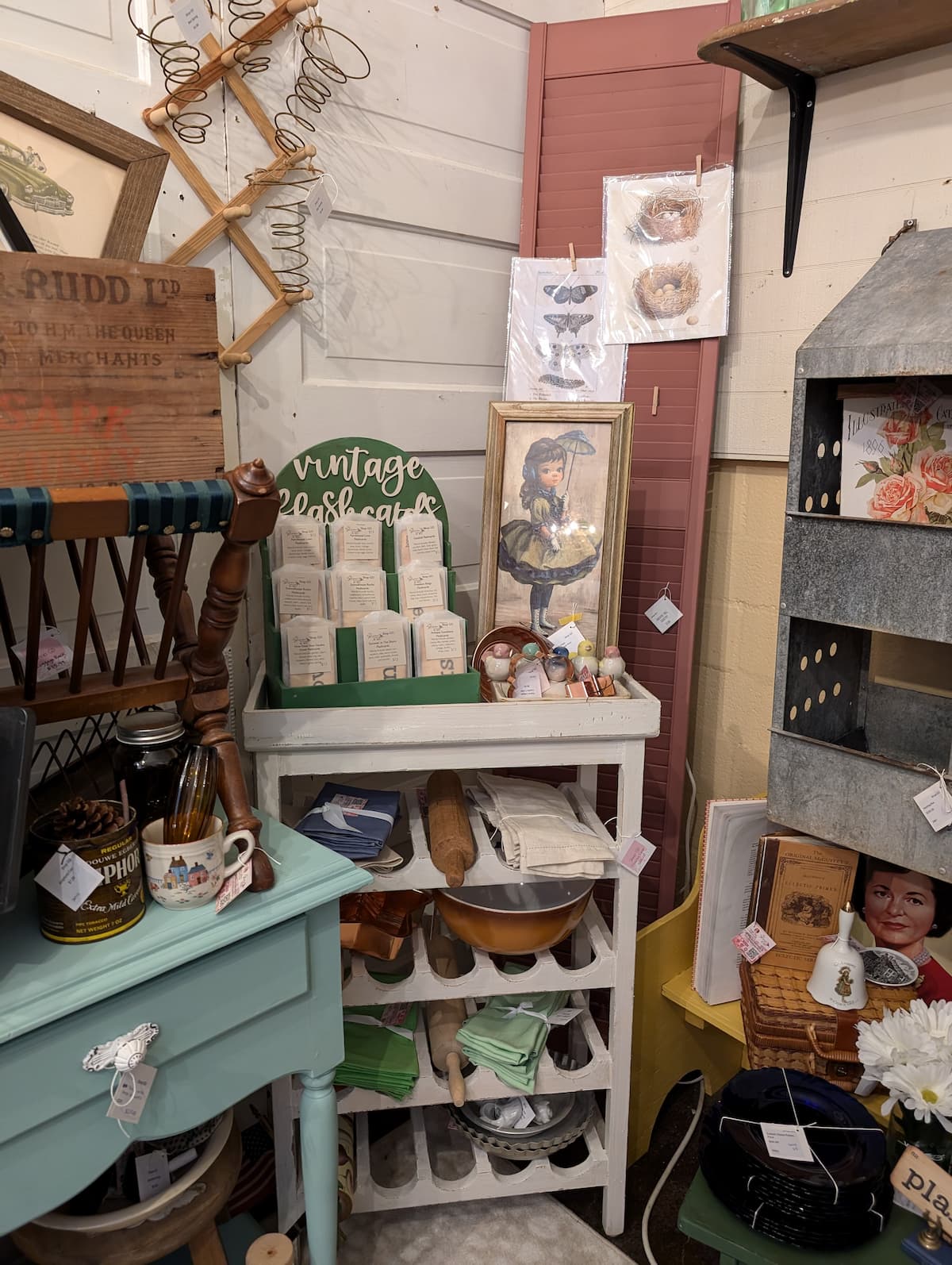 Display in vintage vendor booth