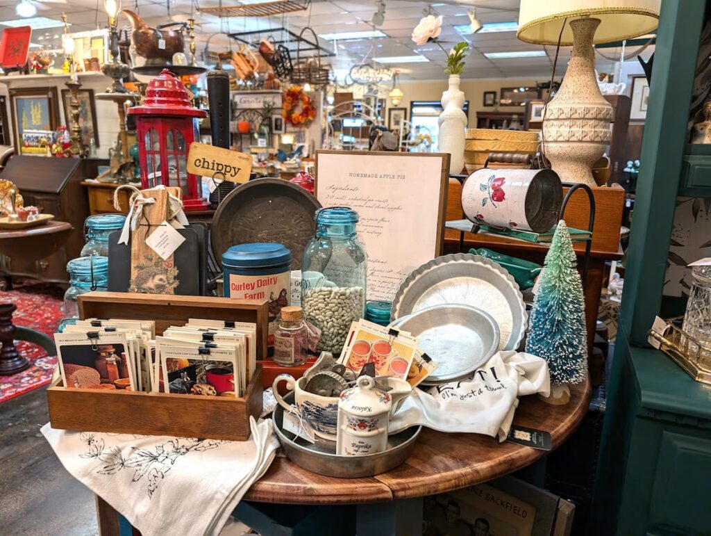 Table of kitchen decor in vintage booth