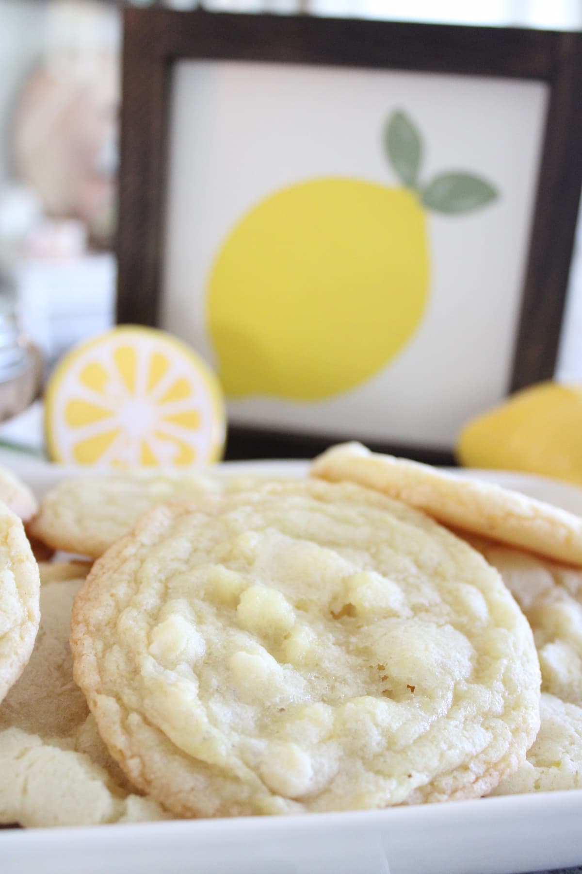 cookie with lemon picture in foreground
