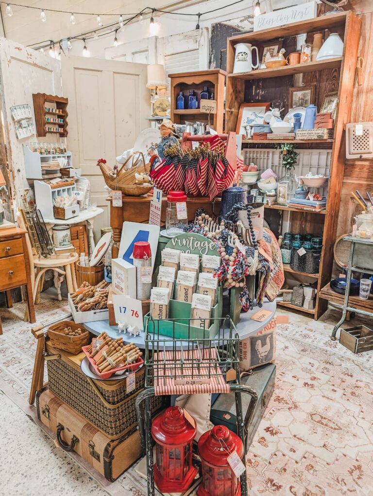 a center table in vintage booth styled with patriotic decor