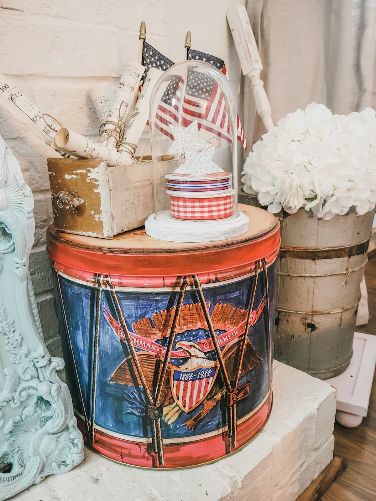 Red, white and blue vignette