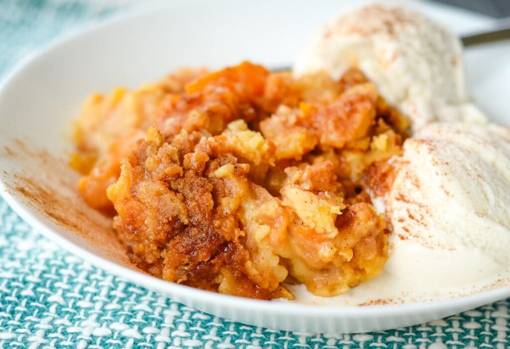 peach cobbler with ice cream