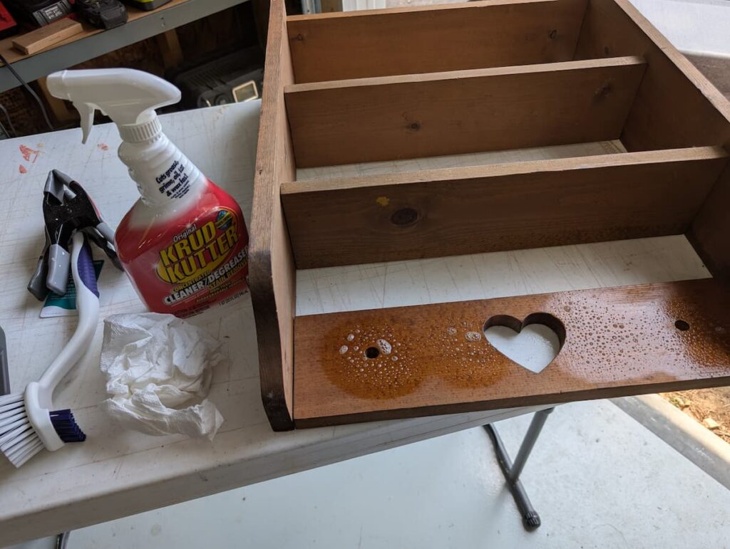 Cleaner with heart shelf