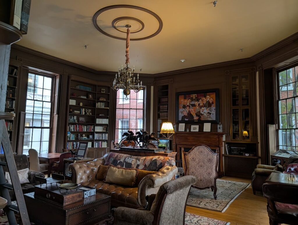 Library At Martha Washington Inn