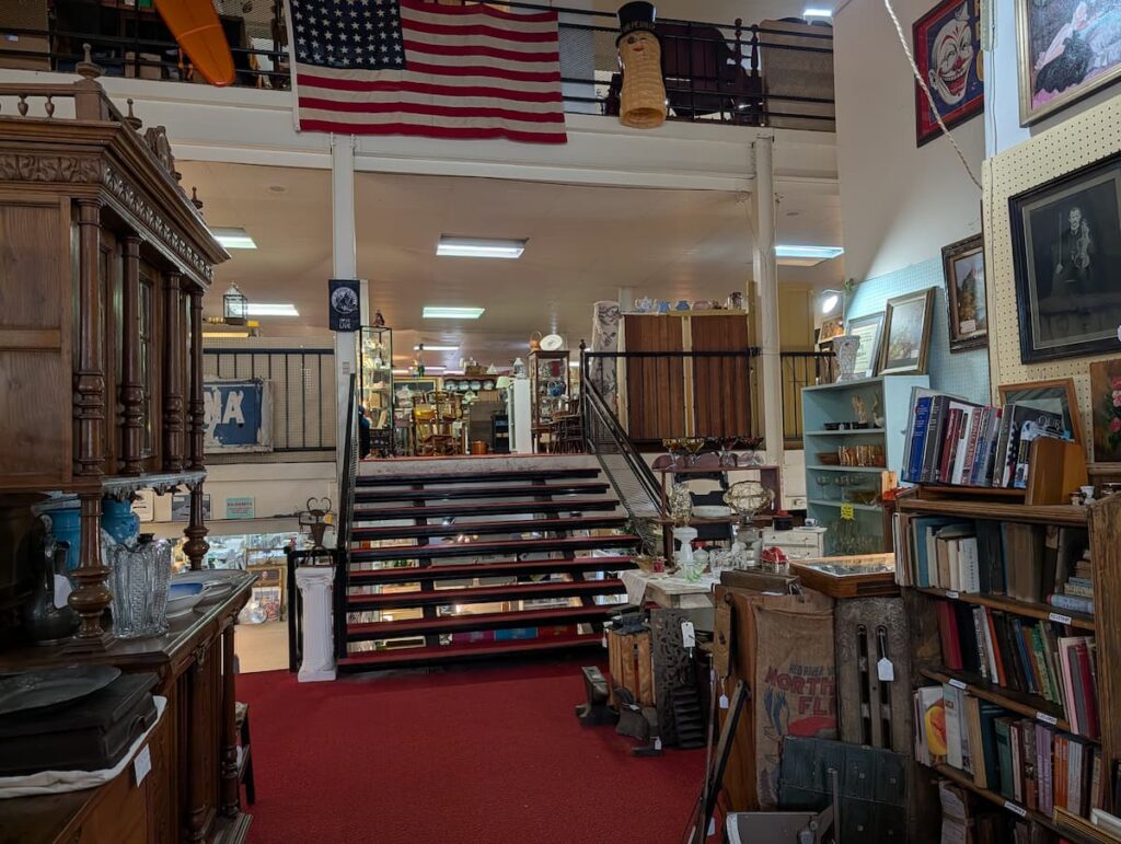 Zephyr Antiques
