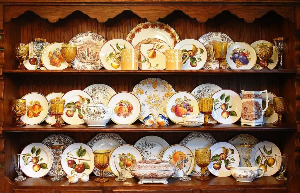 hutch with plates