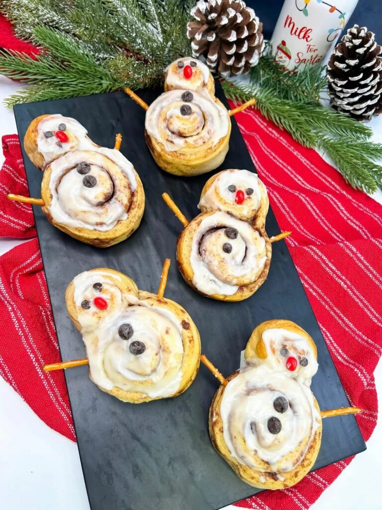 cinnamon roll snowman